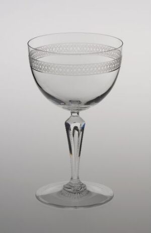  A lead crystal goblet by Hadeland Glassverk, with a wide bowl featuring an engraved decorative band, a slender stem, and a flat, stable foot, set against a neutral background, embodying elegant design and fine craftsmanship.