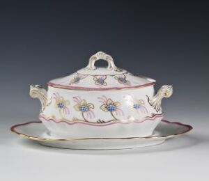  A feldspar porcelain serving dish with lid, hand-painted with blue, pink, and yellow floral patterns, accented with gold trim, crafted by Porsgrunds Porselænsfabrik AS.