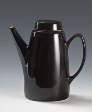  Modern black feldspar porcelain coffee pot by Porsgrunds Porselænsfabrik AS with a glossy finish, featuring a graceful handle and a smoothly integrated spout, against a neutral background.