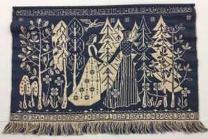  "Til Kunstindustrimuseet i Oslo fra Den Norske Husflidforening i Oslo" by Else Poulsson, a textile wall hanging in double weave of wool and linen. The design features stylized trees, plants, and human figures in ivory set against a navy blue background, bordered by decorative motifs, with a fringed bottom edge.