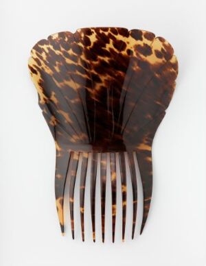  A tortoiseshell-like hair comb with a fan-shaped top decorated with a leopard spot pattern and translucent, evenly spaced teeth against a light background.