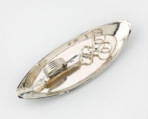  "Lyssaks med brett" by Lauritz d.y. Dorenfeldt, a silver scissor-like instrument with decorative engravings, showcasing the art of driven and cast silver with a polished mirror finish.