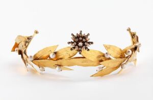  A J. Tostrup's gold tiara "Fru Laura Gundersen paa hendes 25-Aars Jubileum fra Venner af hendes Kunst" with cast laurel leaf design, accented by twelve Norwegian pearls and a central eight-pointed star adorned with twenty-five diamonds.