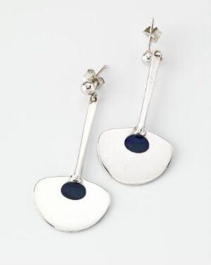  A pair of Tone Vigeland's sterling silver earrings with an abstract teardrop design, featuring a central circular detail of blue enamel on a white background.