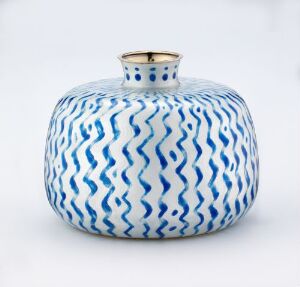  A white spherical vase with blue wavy lines and dotted patterns near the neck, featuring a gold trim along the rim.