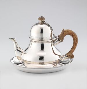  Silver teapot "Tekanne" by Jan Arentzen Greve on a matching tray, featuring a reflective surface, bulbous shape, wooden handle, and lid knob.