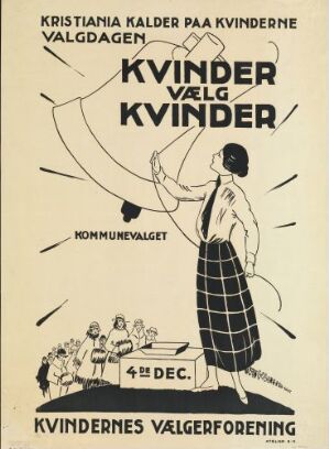  Lithographic print on paper showing a stylized woman from the early 20th century hanging a circular banner that reads "KVINDER VÆLG KVINDER." Text at the top says "KRISTIANIA KALDER PÅ KVINDERNE VALGDAGEN," and the bottom lines read "KOMMUNEVALGET 4 DEC." and "KVINDERNES VÆLGERFORENING." The monochrome design features black on an off-white background. Artist is Ukjent kun