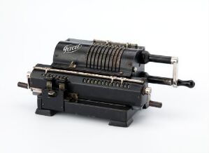  An antique mechanical calculator, Facit model Standard by AB Åtvidabergs Industrier, made of black lacquered steel and chrome-plated metal with cylindrical numerical dials and a side handle.