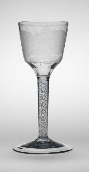  An engraved glass goblet from the Flateby-serien by Nøstetangen glassverk. The goblet has an engraved pattern around the rim and vertical lines on the stem, providing a sense of its crafted texture and design elegance, set against a neutral background.