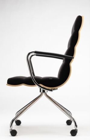  A "Getz" chair designed by Steinar Hindenes featuring varnished oak veneer contours, a chrome-plated steel frame, and black wool upholstery with a set of five caster wheels for mobility. The chair's design embodies modern elegance and comfort.