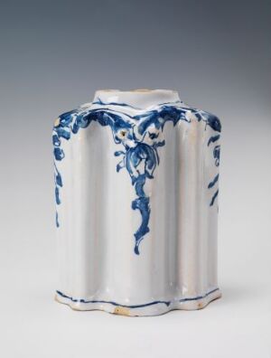  White glazed fajanse pottery with hand-painted cobalt blue decorations by Herrebøe Fajansefabrikk; features baroque-style patterns and geometrical facets.