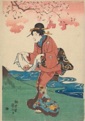  A color woodblock print on paper by Utagawa Kuniyoshi titled "Vakker kvinne som samler kronblader fra kirsebærblomster," showing a woman in a red and patterned kimono crouching by a stream, catching falling pink cherry blossom petals against a backdrop of a light blue sky.