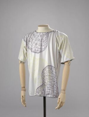  A mannequin torso wearing a white T-shirt with decorative gray lace-like patterns on the chest and bottom, presented against a gray background, with flesh-toned gloves to simulate human arms.