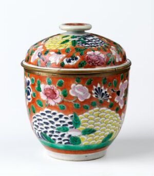  A traditional Thai Bencharong porcelain jar, rich