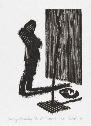  A minimalistic black and white woodcut print by Niclas Gulbrandsen titled "Søndag ettermiddag kl. 13.10" featuring the shadowed silhouette of a person against a vertical surface with textured vertical hatching lines, and an indistinct form on the ground, all set against a stark white background.