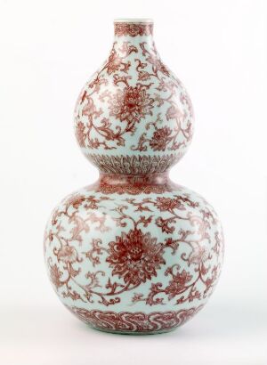  A Huluping porcelain vase with underglaze red floral decoration, attributed to the Qianlong artist, showcases detailed, symmetric floral patterns over a white base, with a gourd-like shape featuring a round lower chamber and a smaller, similar upper bulb connected by a narrow, intricately patterned neck.