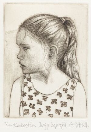  "Ungpikeprofil" by Arild Yttri, a monochromatic copperplate engraving on paper depicting a young girl in profile with a braid and a butterfly-patterned top. The artwork is rich in shades of black, gray, and white, exuding a soft and detailed realism.
