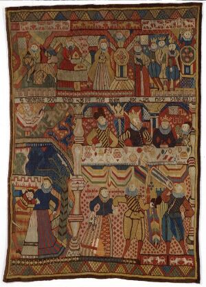  An intricately woven wool tapestry titled "Herodes gjestebud" by an unidentified woman. The textile features multiple rows of detailed figures depicting a historical scene, possibly from a biblical story, with a rich variety of vibrant colors such as reds, blues, yellows, and browns, illustrating an elaborate