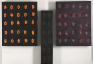  "Lysbanken" by Arve Hovig, a triptych with three canvases painted with acrylic. The left and right panels feature grid patterns of luminous teardrop shapes on a black background, orange with yellow hues on the left, and purple with lilac hues on the right. The middle panel is a plain black vertical canvas.