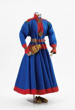  A mannequin wearing a designer ensemble by Per Spook, featuring a flared bright blue silk robe with striking red stripes at the hem and cuffs, accessorized with a red wool scarf, brown gloves, traditional brown shoes, and metal jewelry.