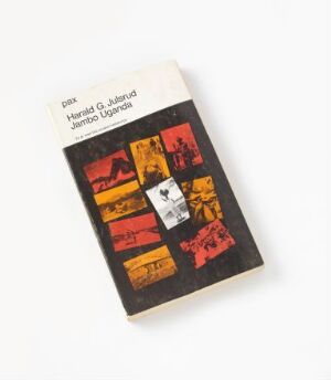  The cover of the book titled "To år med Det norske fredskorps," designed by Arild Kristo, featuring a white upper half with black text and a lower half with a collage of rectangular blocks in reds, oranges, yellows, and blacks, some depicting images and others filled with patterns.