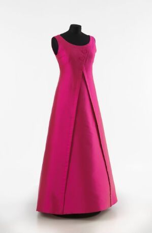  A sleeveless fuchsia A-line dress displayed on a black mannequin against a white background, highlighting the garment's vibrant color and elegant silhouette.