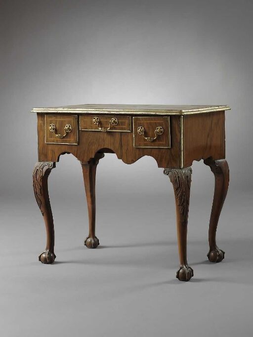 Dressing table