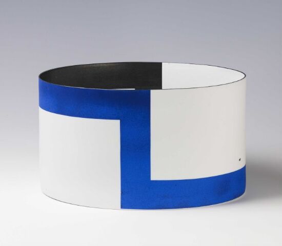 Ovalt kar i sort og blått