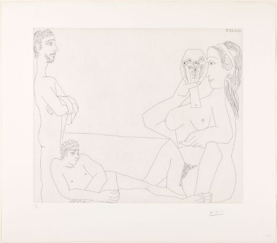 På stranden. Kvinne med speil og to badende menn