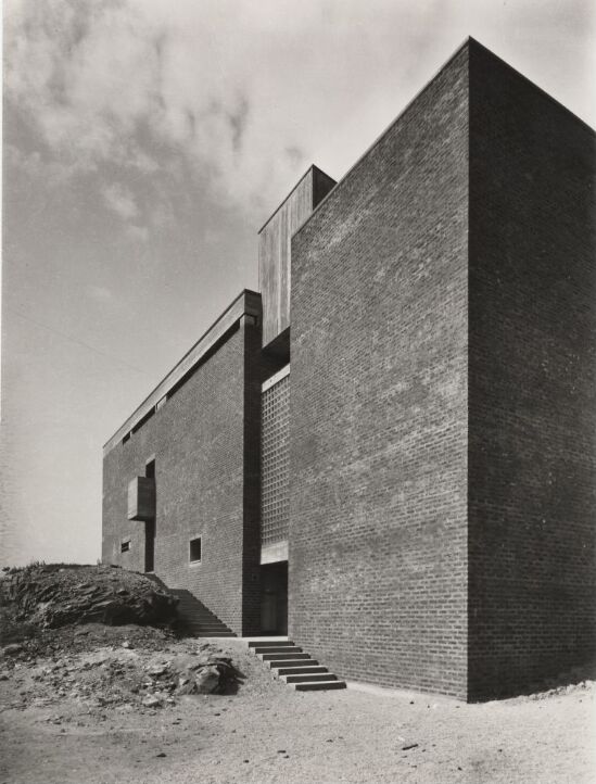 St. Halvard kirke og kloster, fasade