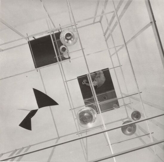 Utstillingsstand for emaljearbeider ved Triennalen i Milano