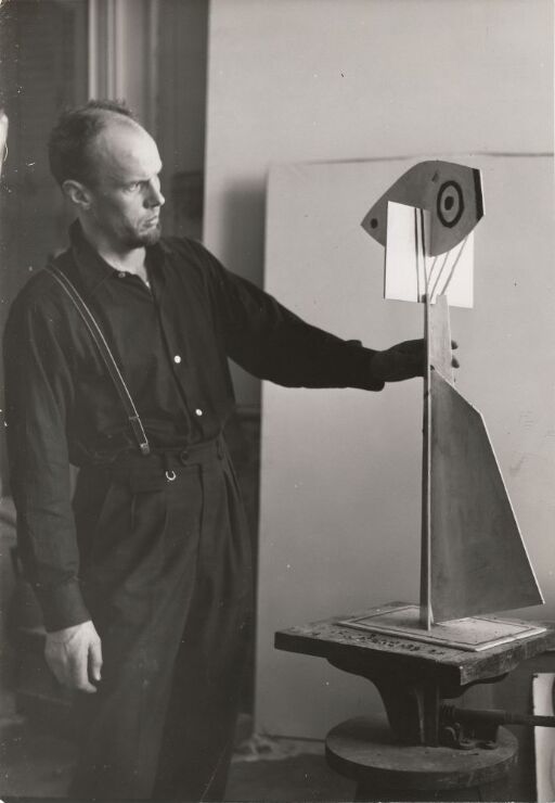 Carl Nesjar with sculpture