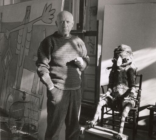 Picasso med skulptur og ugle i bur