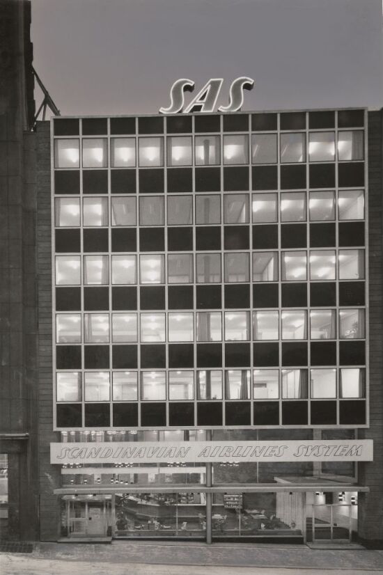 Kontorbygning med reisebyrå for SAS, fasade mot Ruseløkkveien