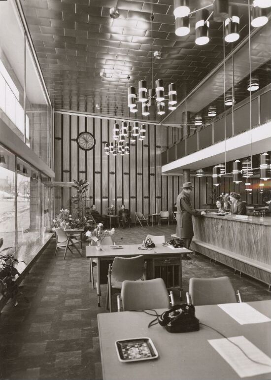 Kontorbygning med reisebyrå for SAS, fra reisebyrået i første etasje