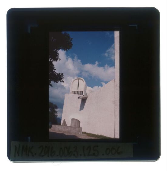 Notre Dame du Haut-kapellet i Ronchamp, vestfasade