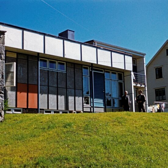 Midlertidig tomannsbolig i Gjørvelalléen sett fra hagen