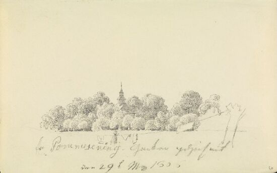 Kvinne som henger opp vask foran et kapell