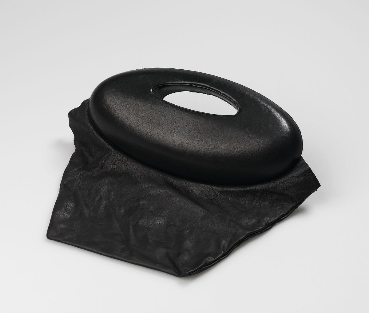 Helmut Lang, Oval Box Bag Nasjonalmuseet Samlingen