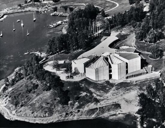 Flyfoto av Henie-Onstad Kunstsenter på Høvikodden