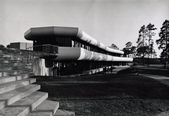 Henie-Onstad Kunstsenter, administrasjonsfløyen