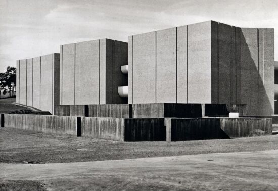 Henie-Onstad kunstsenter, fasade mot sør