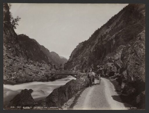 Parti af Veien til Laatefossen, Odde i Hardanger