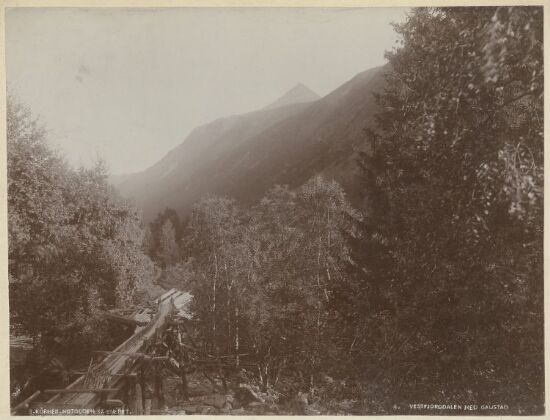 Vestfjorddalen med Gaustad