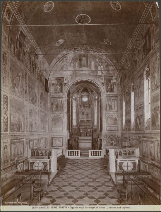 Padova - Cappella degli Scrovegni all'Arena. L'Interno dall'ingresso