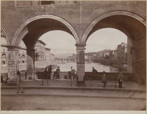 Firenze - Arcate del Ponte Vecchio con viste dell' Arno