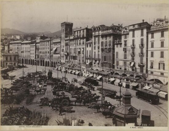 Genova. Piazza Caricamento