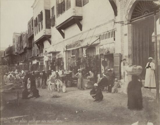 Groupe de théologiens dans la cour de la mosqueé El-Azhar