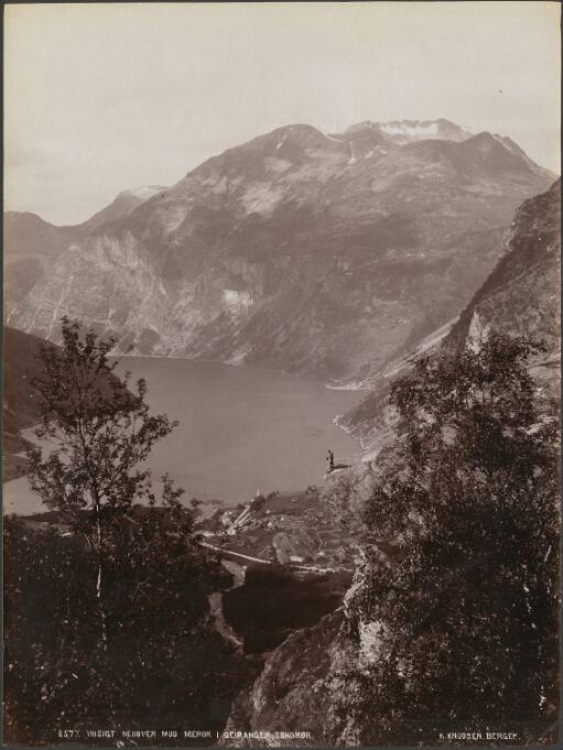 Udsigt nedover mod Merok i Geiranger, Søndmør