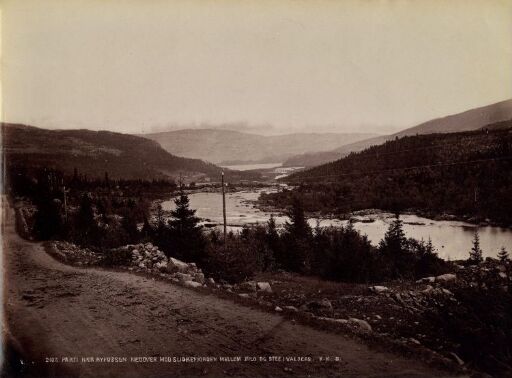 Parti nær Ryfossen nedover mod Slidrefjorden mellem Øilo og Stee i Valders